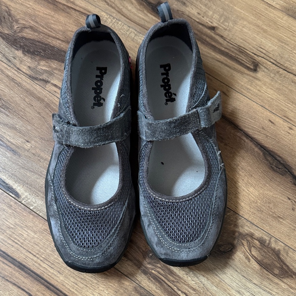 Propet womens Charcoal shoes size 10 W